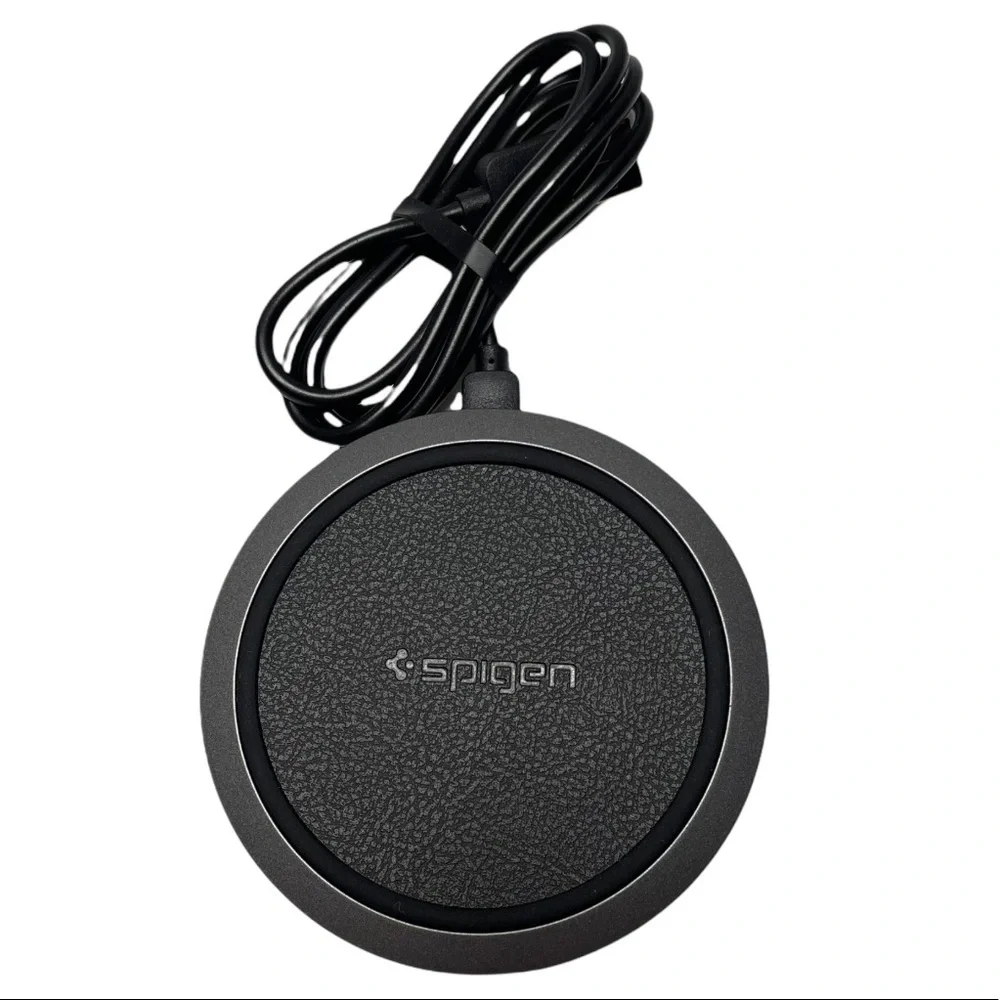 Spigen Essential Leather 10W Charging Pad